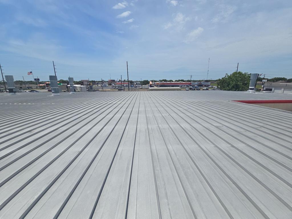metal roofing installed on a commercial building near Georgetown, TX